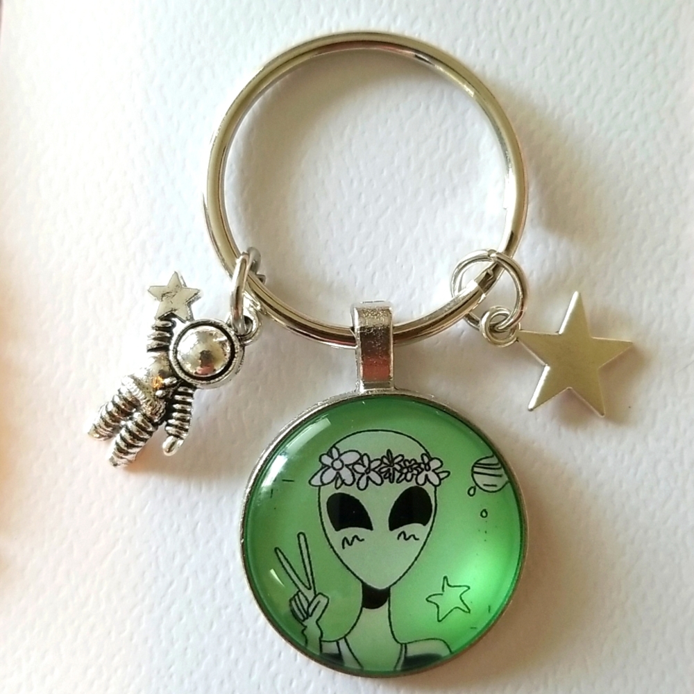 Peace Alien Keyring With Charms New